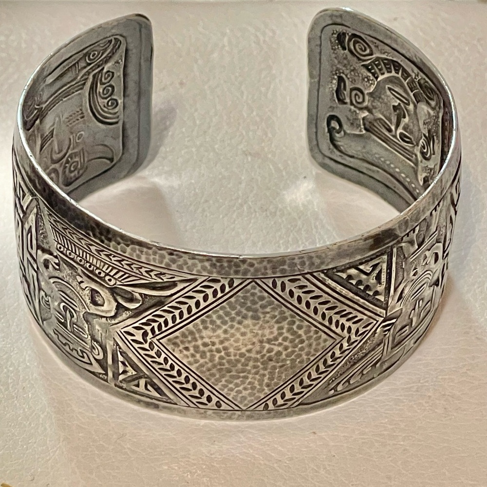 VTG SOUTHWEST SILVER AZTEC MAYAN PERUVIAN  WIDE CUFF BRACELET 46g 7.25”